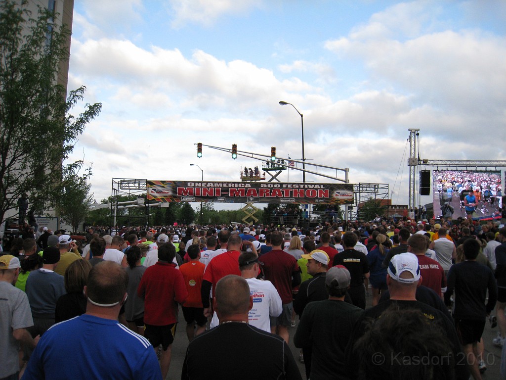 Indy Mini-Marathon 2010 220.jpg - And more to the front. This is after we have started to run - well walk mostly up to the starting line!